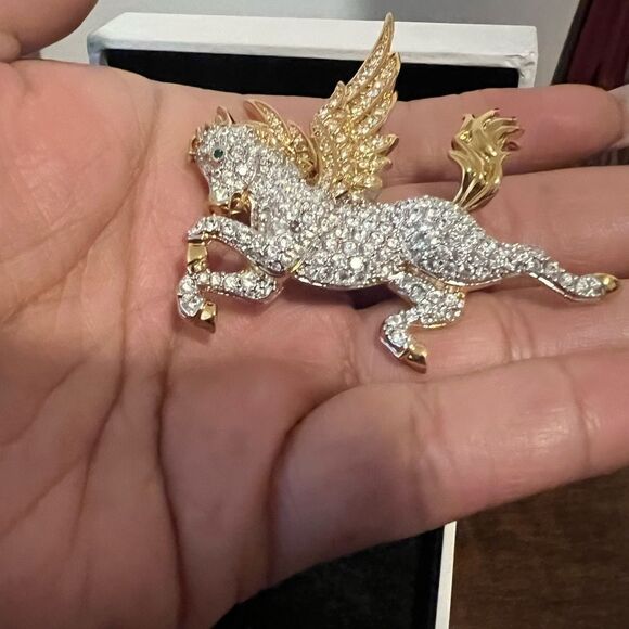 SWAROVSKI CRYSTAL PEGASUS PIN 2-1/4" - Picture 4 of 7